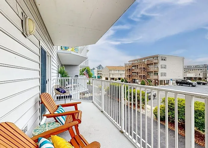 Newly Updated Steps From The With Balcony Shared Rooftop Pool Holiday home Ocean City