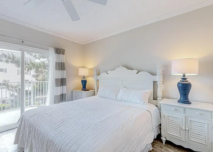 Holiday home Newly Updated Steps From The With Balcony Shared Rooftop Pool *