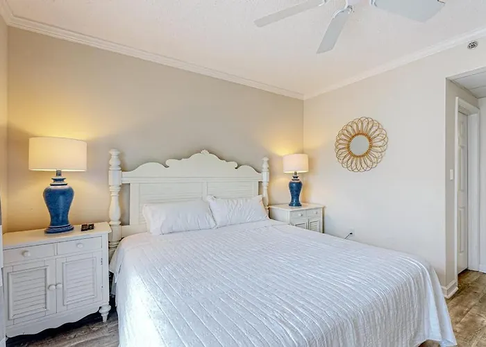Newly Updated Steps From The With Balcony Shared Rooftop Pool Holiday home Ocean City