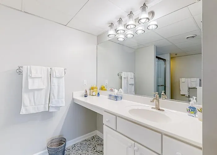 Newly Updated Steps From The With Balcony Shared Rooftop Pool * Ocean City
