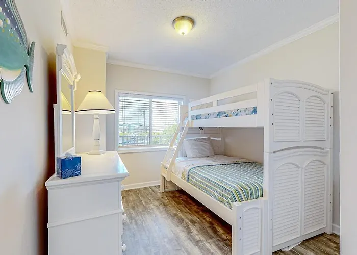 Newly Updated Steps From The With Balcony Shared Rooftop Pool Ocean City
