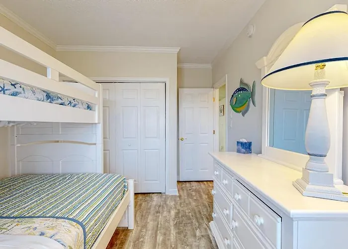 Newly Updated Steps From The With Balcony Shared Rooftop Pool Holiday home Ocean City
