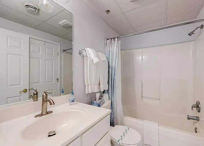 Newly Updated Steps From The With Balcony Shared Rooftop Pool Ocean City