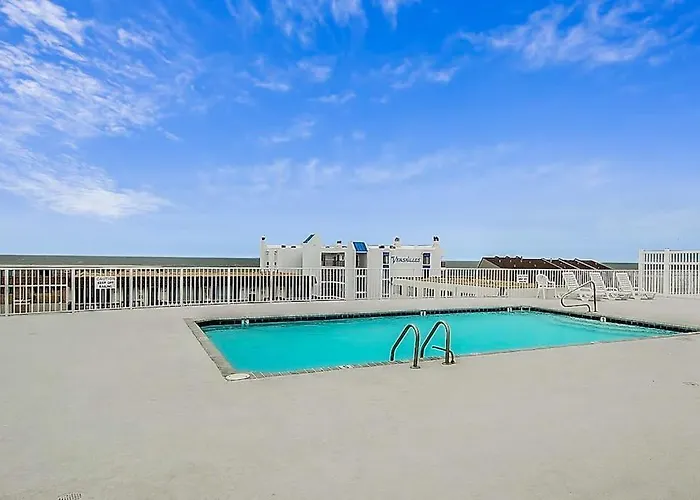 Holiday home Newly Updated Steps From The With Balcony Shared Rooftop Pool *